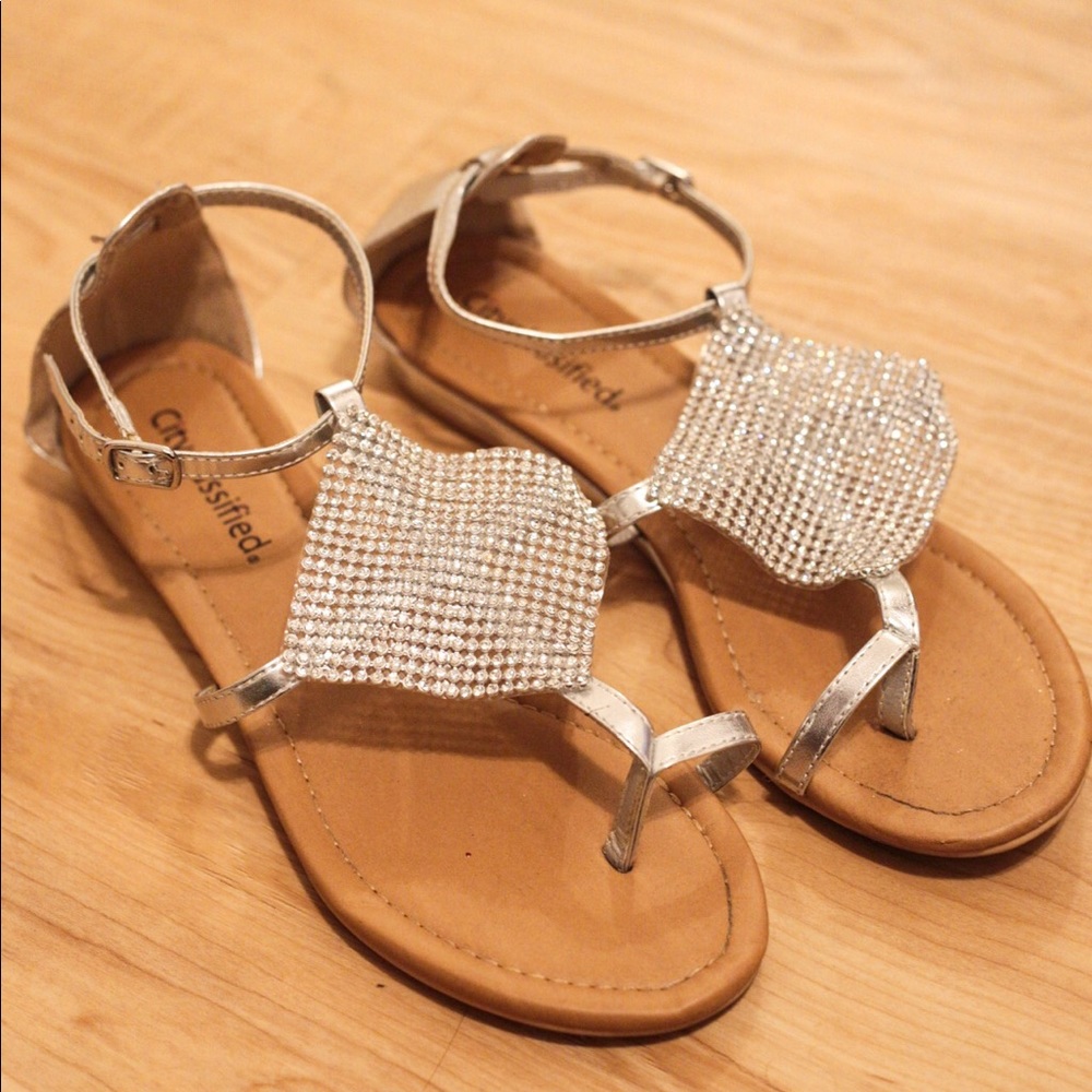 Cityclassified Silver Glitter Single Toe Sandals
